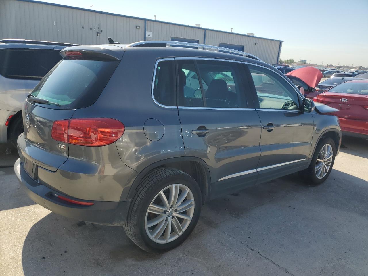 WVGAV7AX5GW576664 2016 Volkswagen Tiguan S