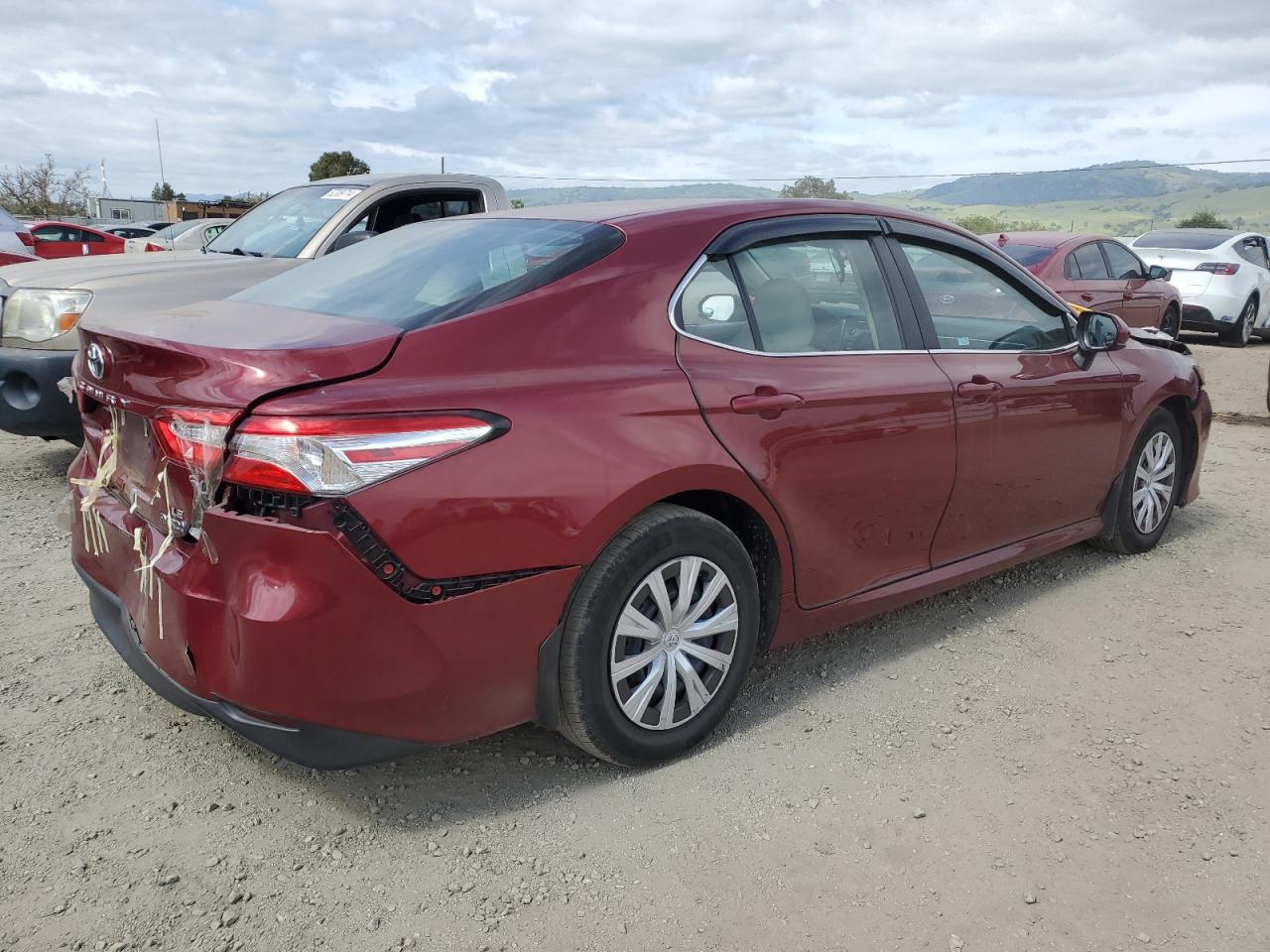 2018 Toyota Camry Le vin: 4T1B31HKXJU504380