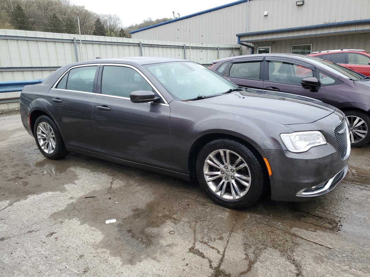 2019 Chrysler 300 Touring vin: 2C3CCAAG3KH675995