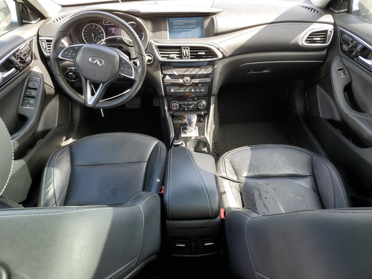 SJKCH5CR0JA056929 2018 Infiniti Qx30 Base