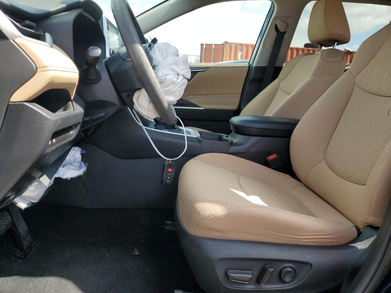 2T3W1RFV4MC086642 2021 Toyota Rav4 Xle