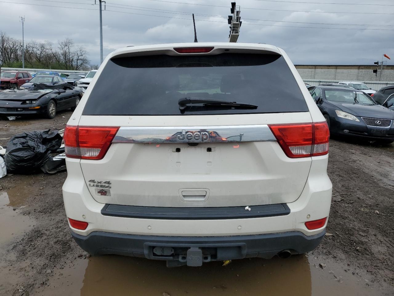 1J4RR4GG4BC680214 2011 Jeep Grand Cherokee Laredo