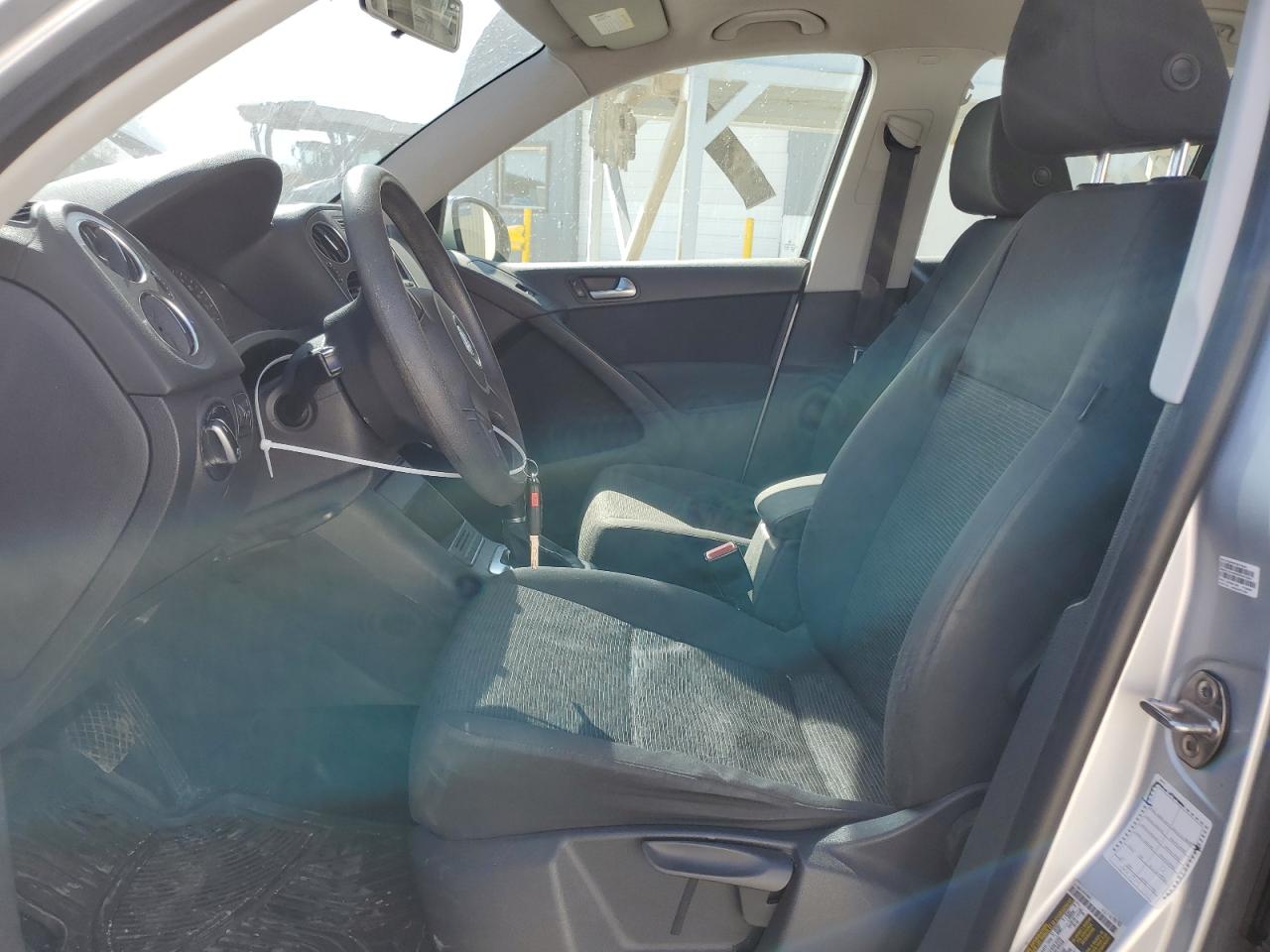 WVGAV7AX8CW521457 2012 Volkswagen Tiguan S