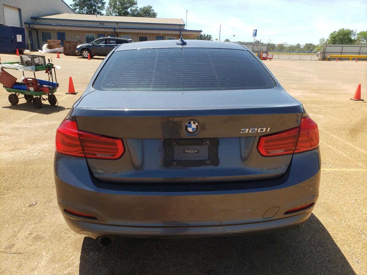 WBA8A9C57HK619686 2017 BMW 320 I