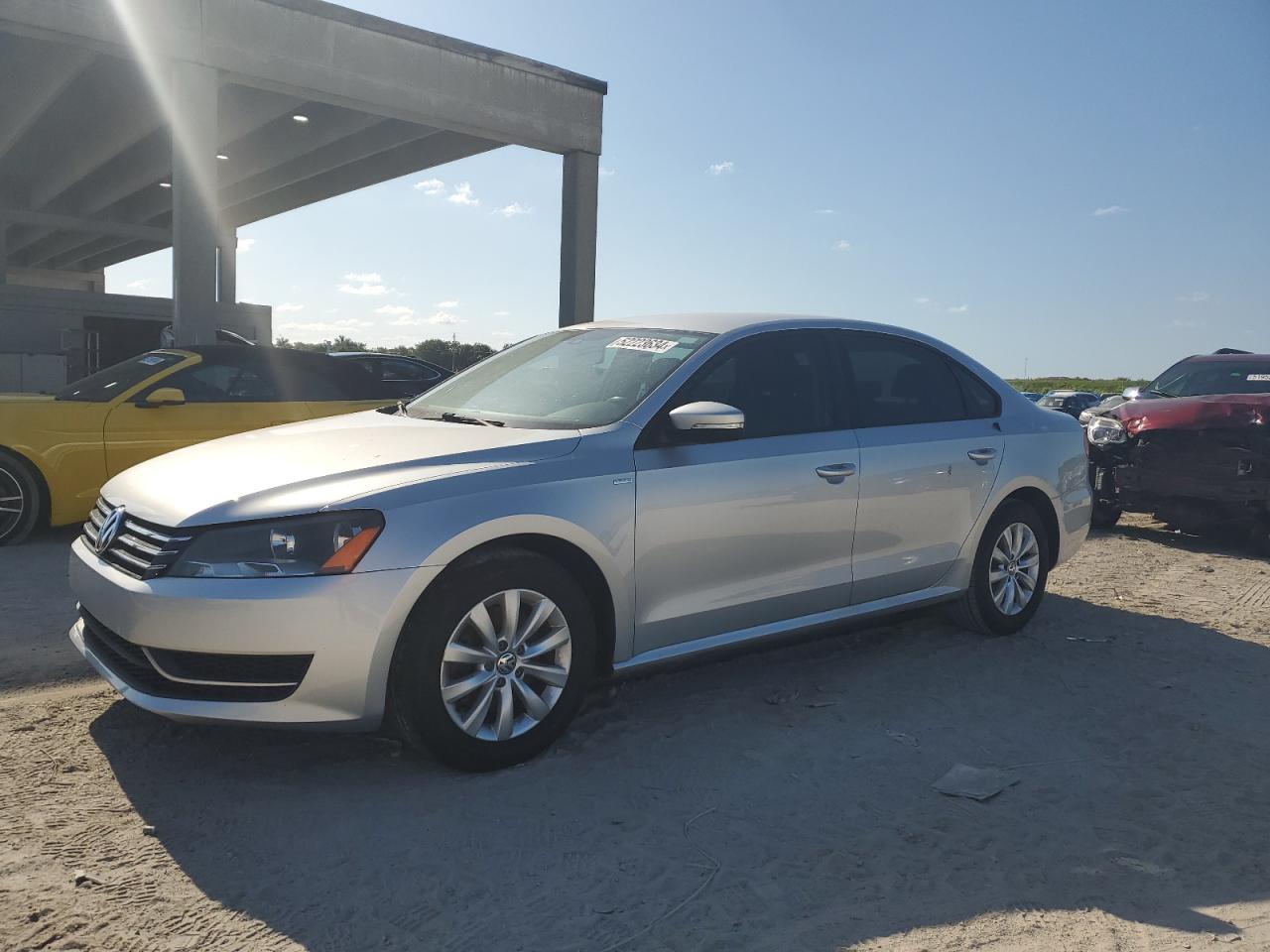 2015 Volkswagen Passat S vin: 1VWAT7A31FC021411