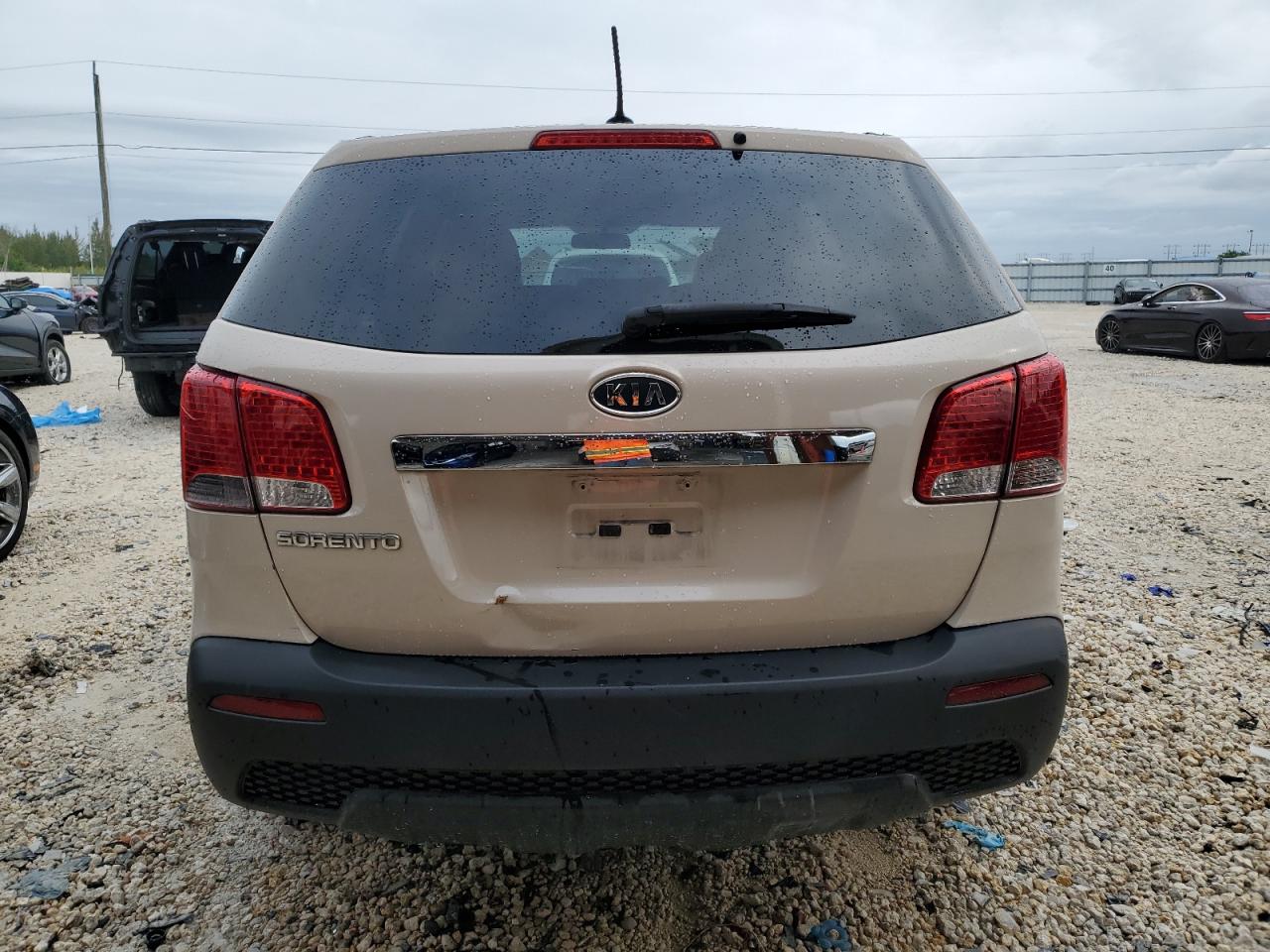 5XYKT3A10BG110049 2011 Kia Sorento Base