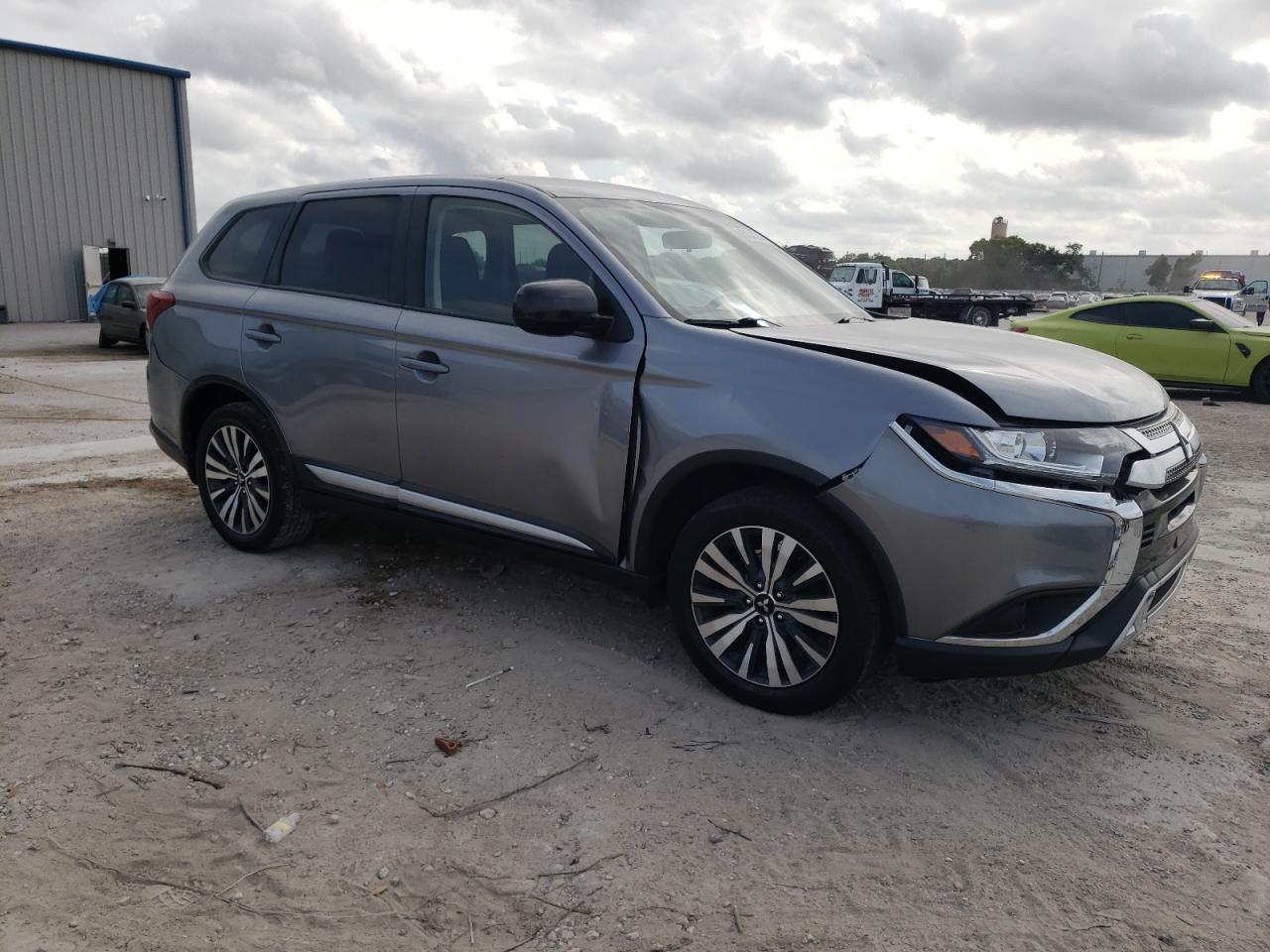 JA4AD2A38LZ019063 2020 Mitsubishi Outlander Es