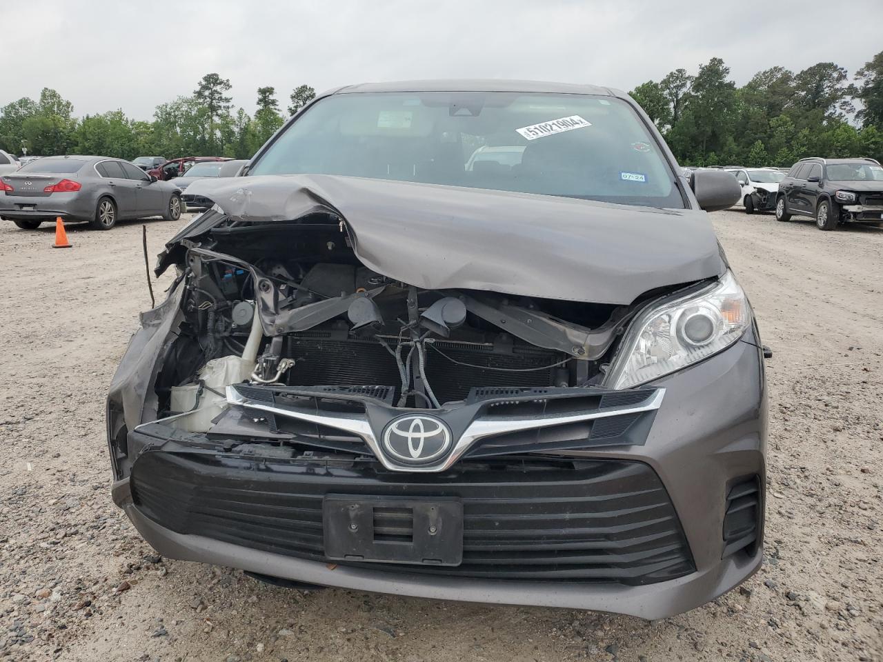 5TDKZ3DC0JS957568 2018 Toyota Sienna Le