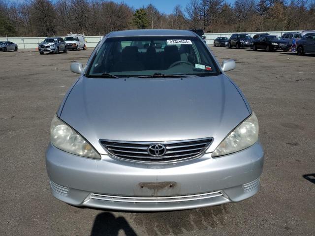 2005 Toyota Camry Le VIN: 4T1BF32K15U106170 Lot: 52326654