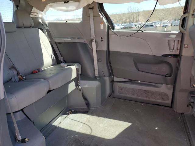 2017 Toyota Sienna - Image 11