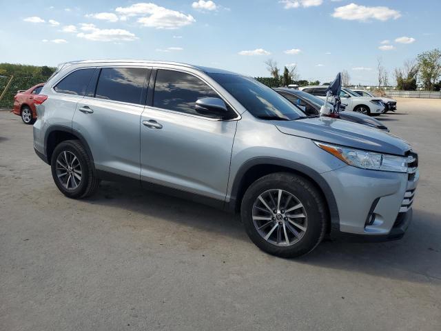 VIN 5TDKZRFHXKS328106 2019 Toyota Highlander, SE no.4