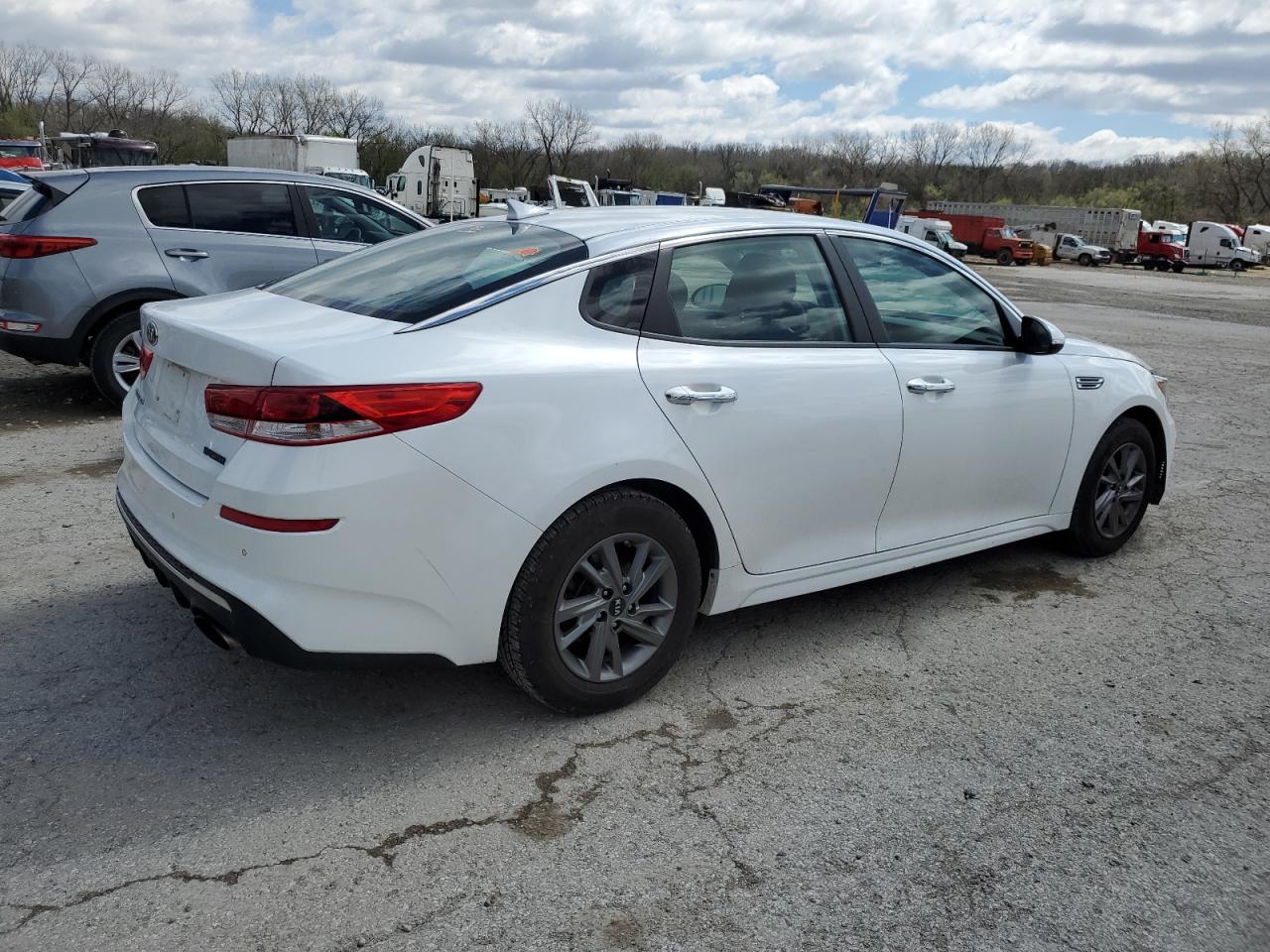 2019 Kia Optima Lx vin: 5XXGT4L38KG346205