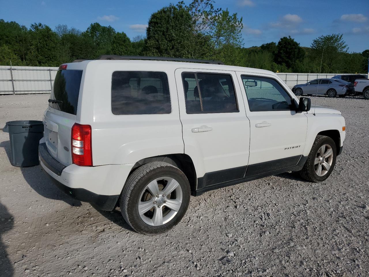 2013 Jeep Patriot Latitude vin: 1C4NJPFAXDD194028