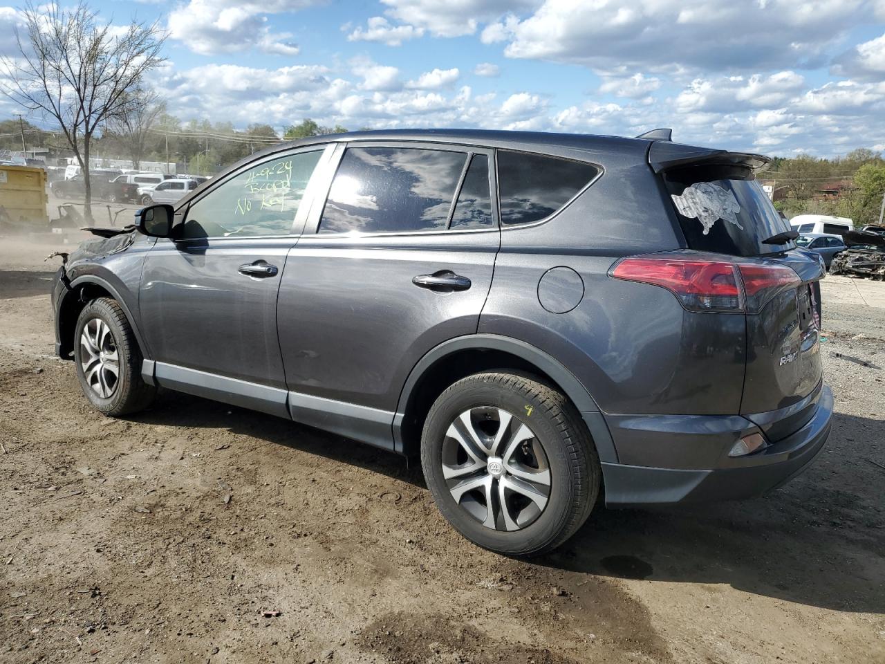 JTMBFREV3JJ225167 2018 Toyota Rav4 Le