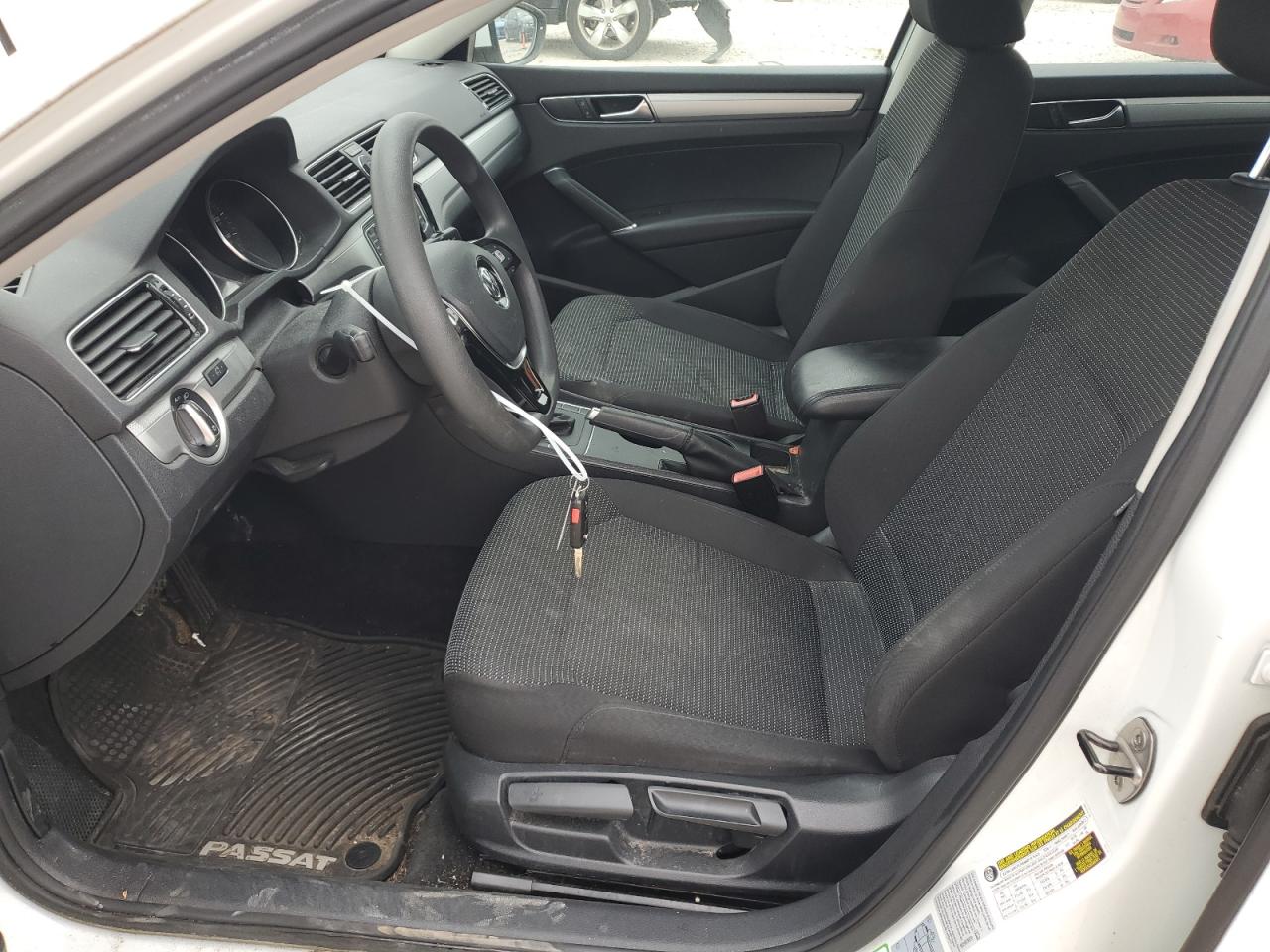 1VWAT7A31HC006376 2017 Volkswagen Passat S