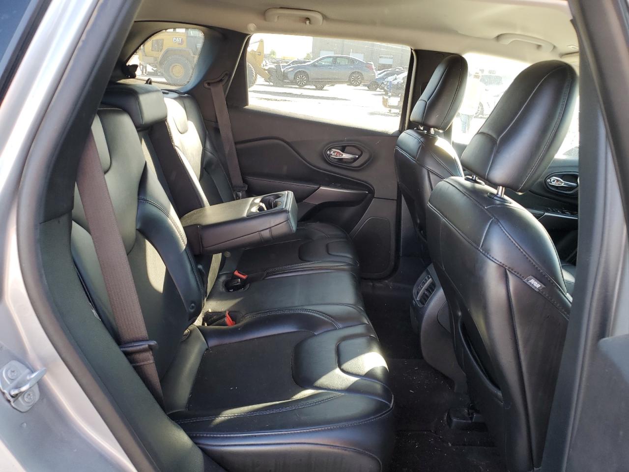 1C4PJLLB2KD308437 2019 Jeep Cherokee Latitude Plus