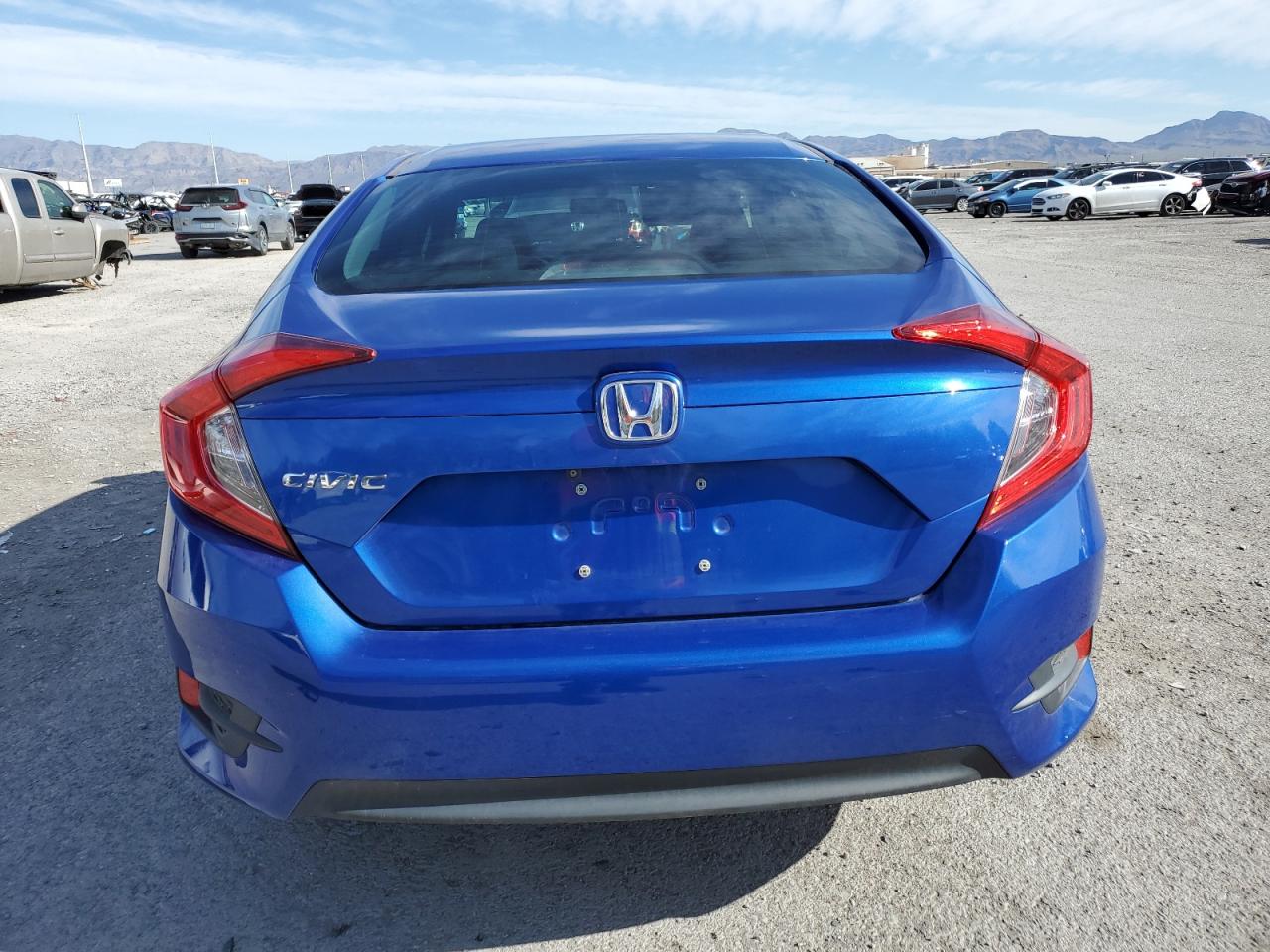 2HGFC2F50JH588447 2018 Honda Civic Lx