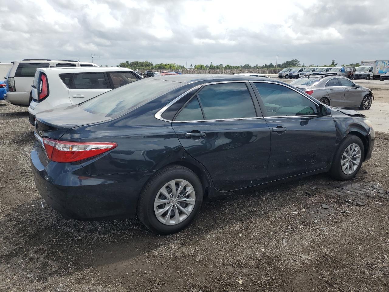 2017 Toyota Camry Le vin: 4T1BF1FK6HU732042