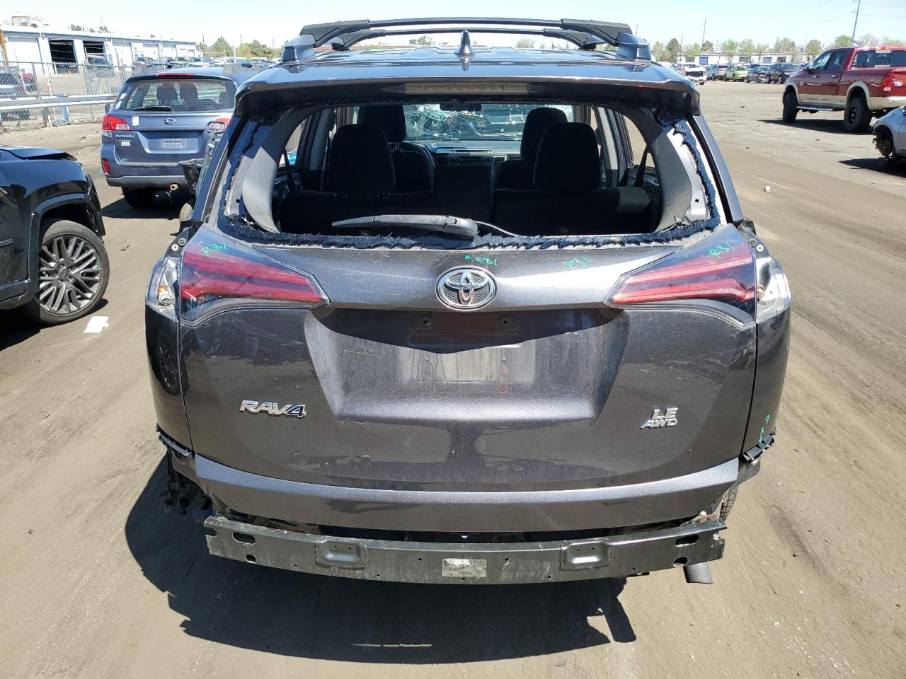 2017 Toyota Rav4 Le vin: JTMBFREV9HJ712027