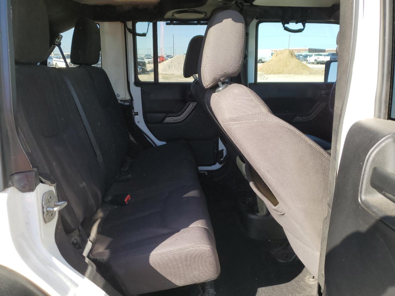 1C4BJWDG0EL311353 2014 Jeep Wrangler Unlimited Sport