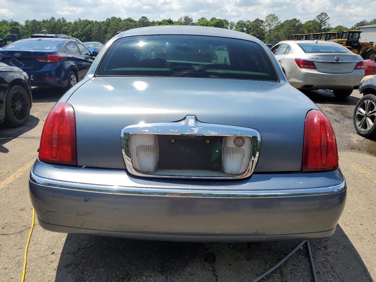 1LNHM81W7YY823655 2000 Lincoln Town Car Executive