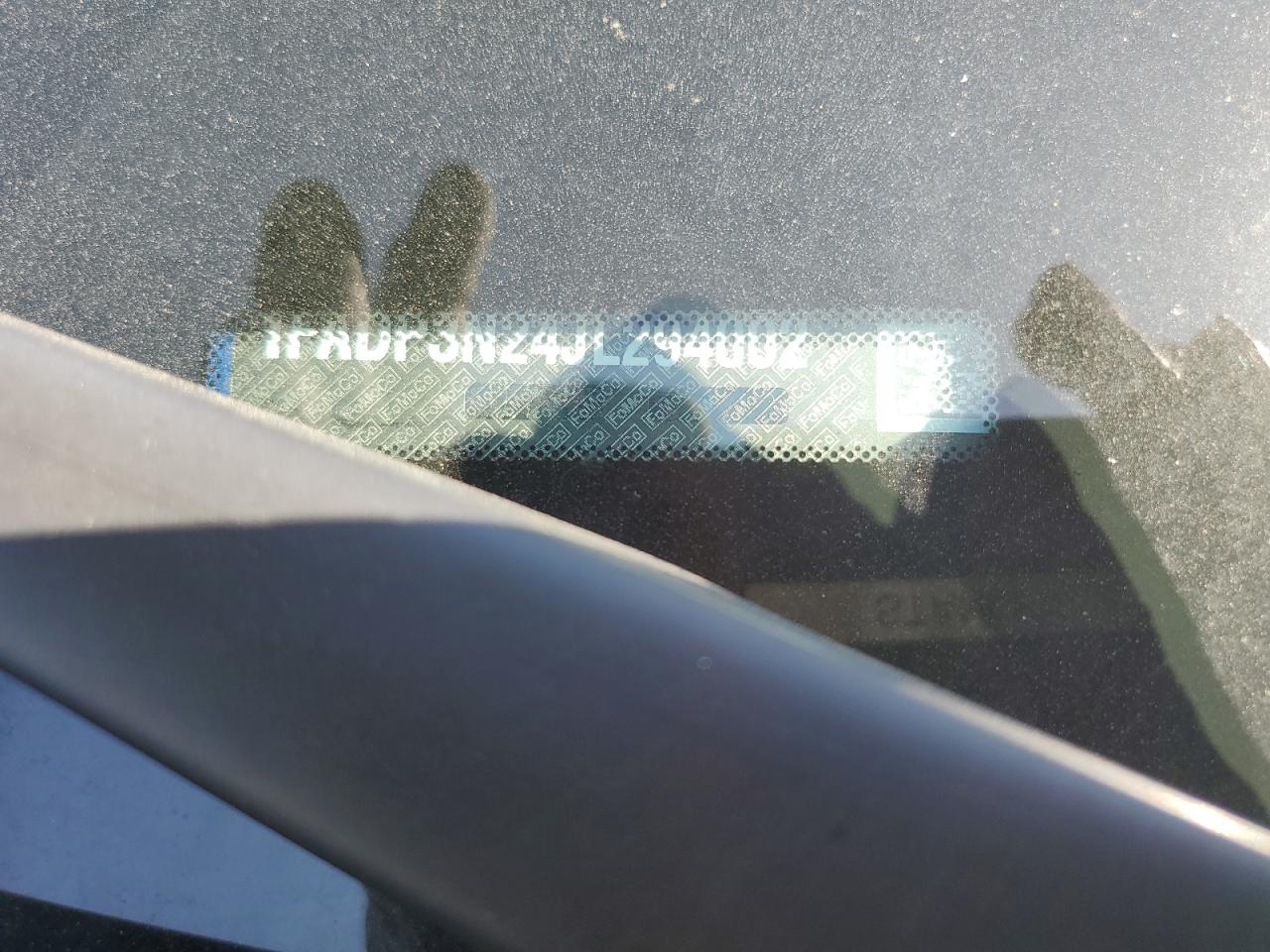 1FADPDN24JL294002 2018 Ford Focus Titanium