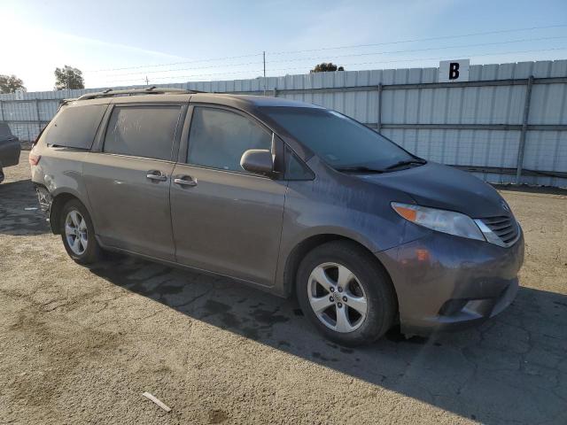 VIN 5TDKK3DC0FS665303 2015 Toyota Sienna, LE no.4