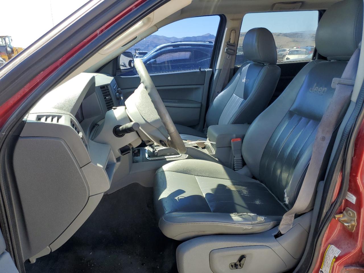 1J4GS48K05C704494 2005 Jeep Grand Cherokee Laredo