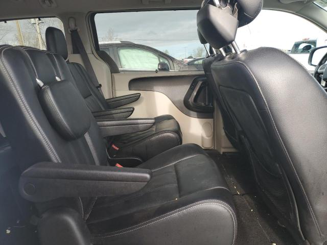 2015 Chrysler Town & Country - Image 11