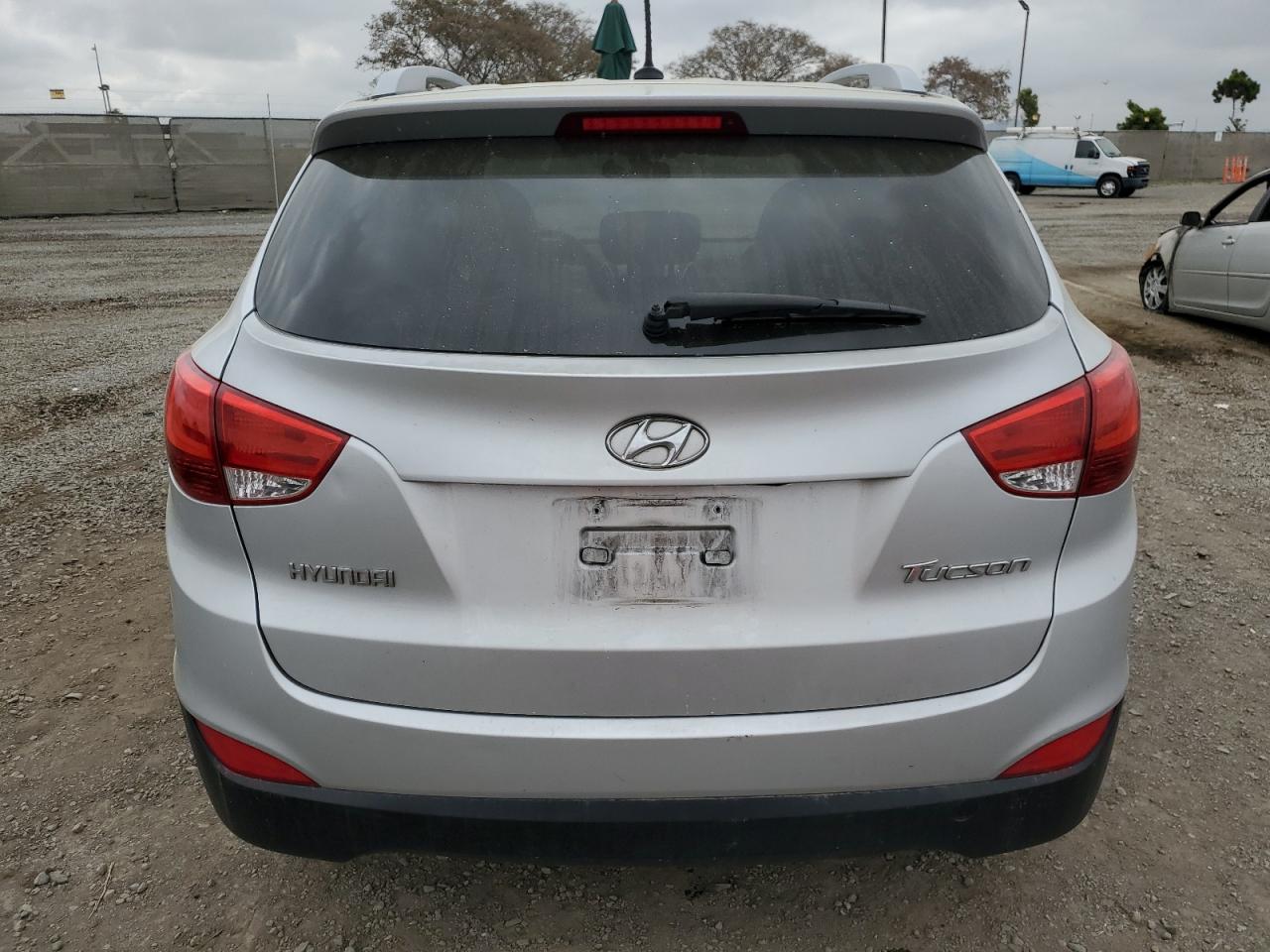 KM8JU3AC0BU128359 2011 Hyundai Tucson Gls