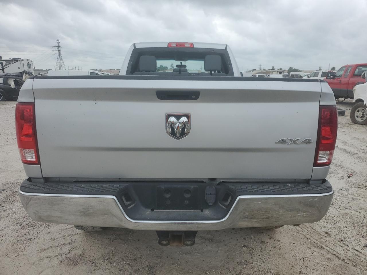 2018 Ram 2500 St vin: 3C6UR5HJ6JG333938