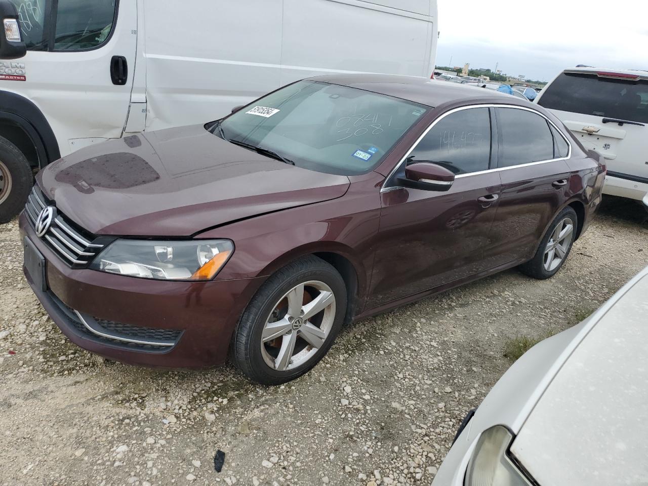 1VWBP7A37DC084308 2013 Volkswagen Passat Se