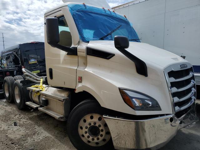 Lot #2469297958 2022 FREIGHTLINER CASCADIA 1 salvage car