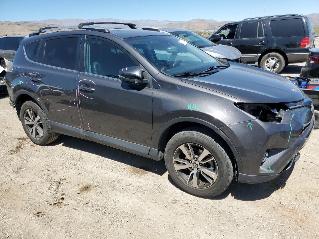 2T3WFREV8HW388362 2017 Toyota Rav4 Xle