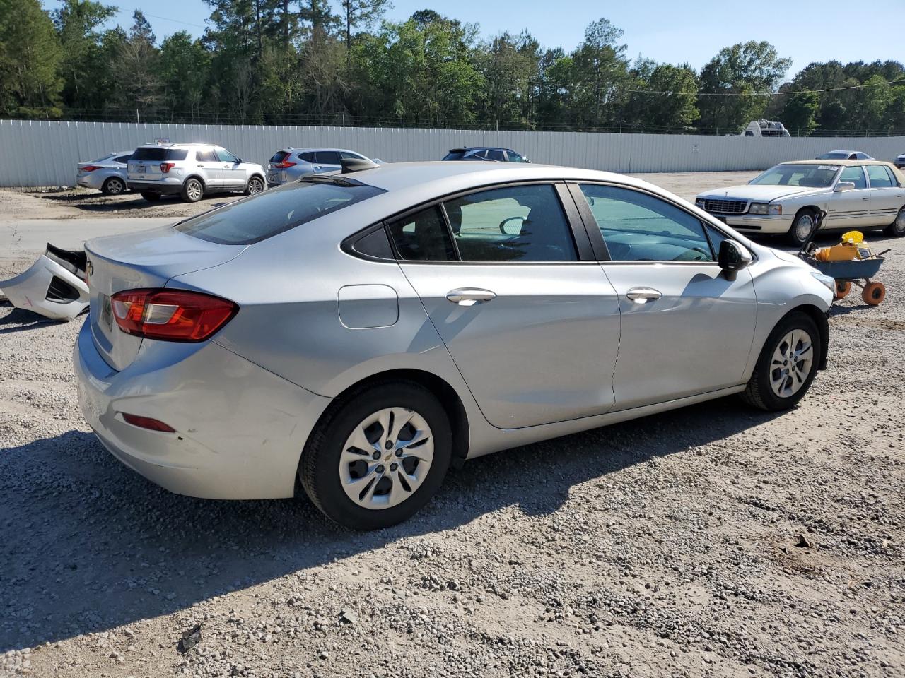 2019 Chevrolet Cruze vin: 1G1BJ5SM2K7104561