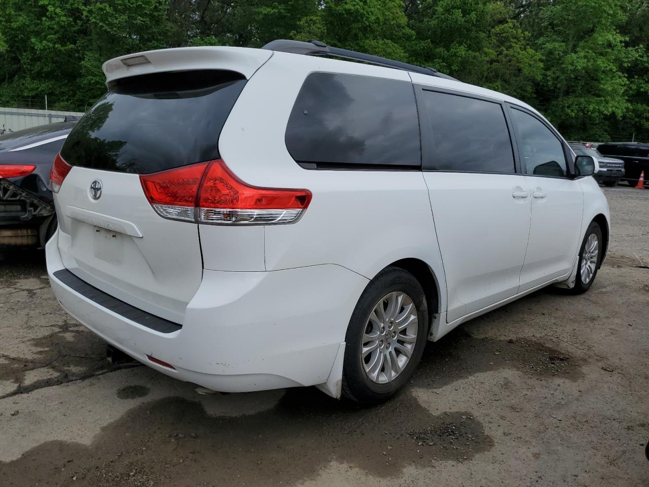 5TDYK3DC2BS137279 2011 Toyota Sienna Xle