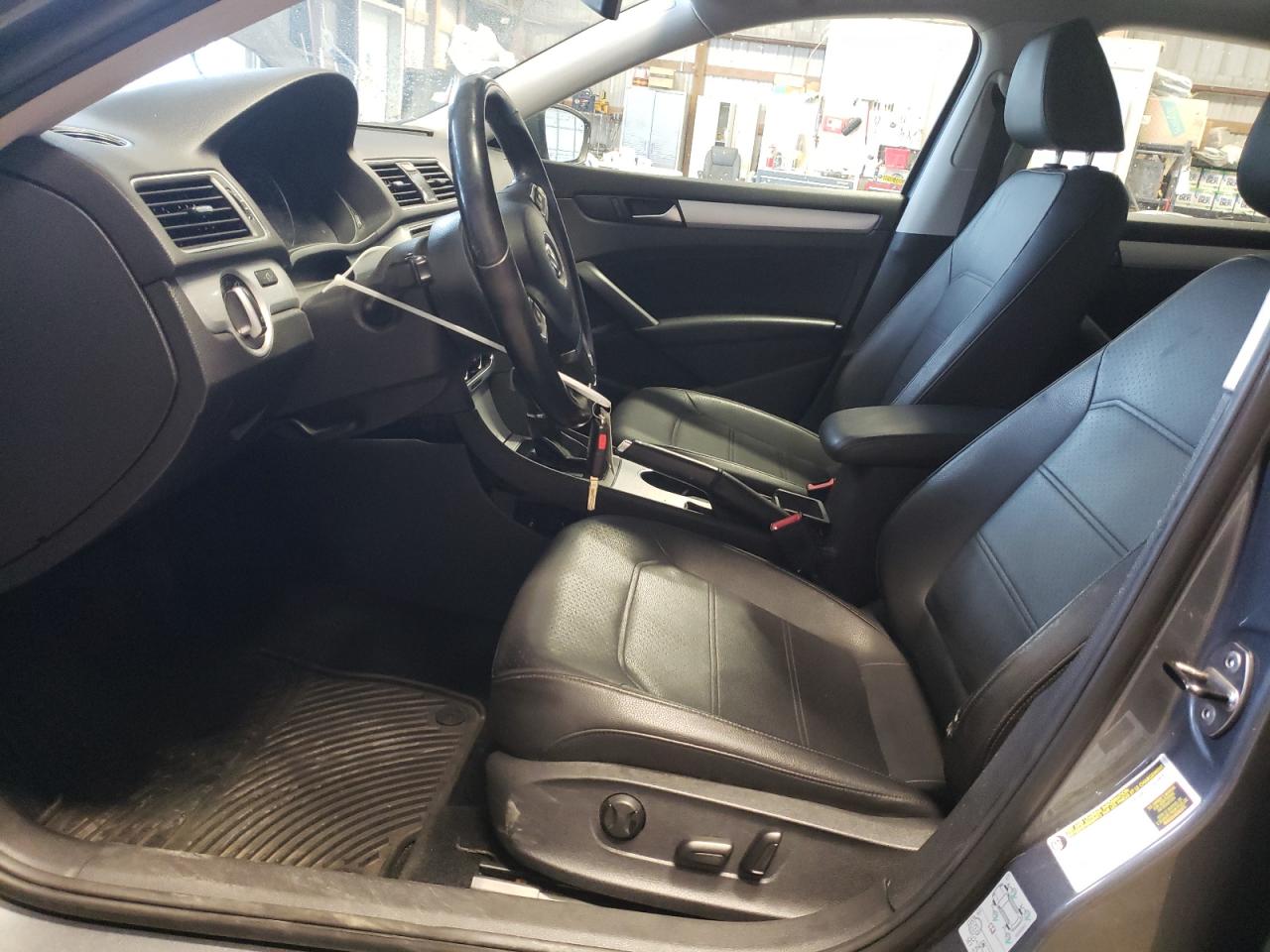 1VWBH7A38DC132489 2013 Volkswagen Passat Se