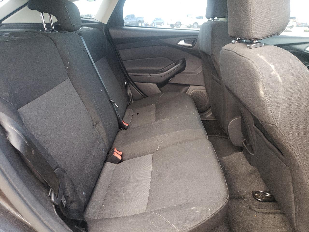 1FADP3K28FL269308 2015 Ford Focus Se