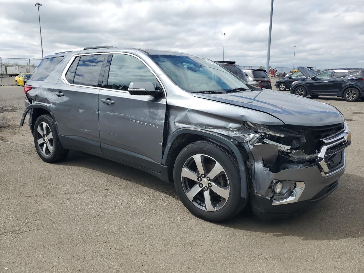 1GNEVHKW5JJ213827 2018 Chevrolet Traverse Lt