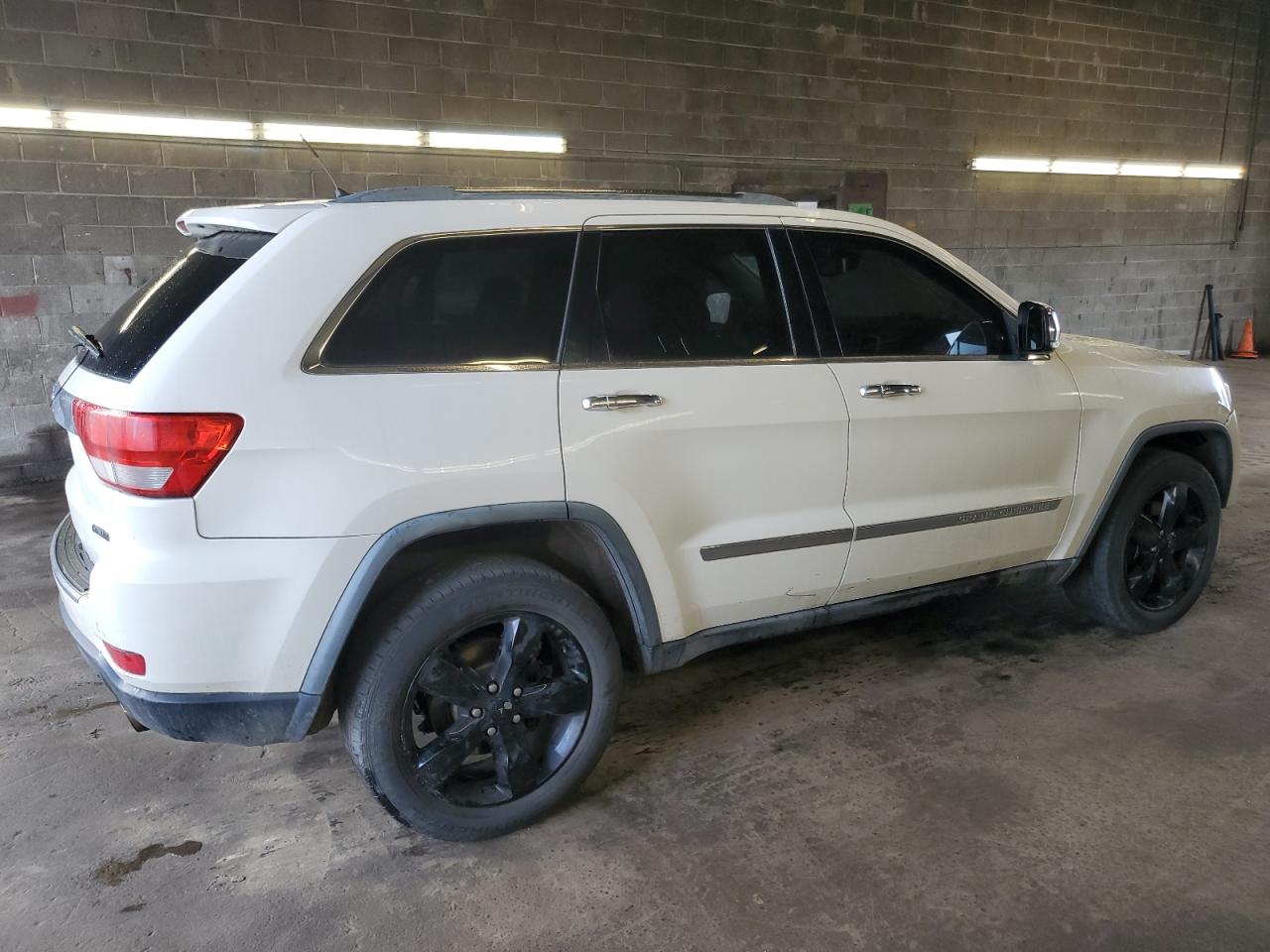 1J4RR5GT8BC745195 2011 Jeep Grand Cherokee Limited