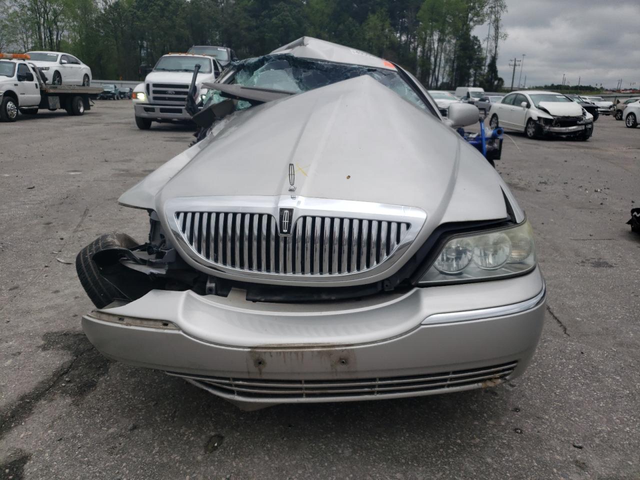 1LNHM81W13Y703987 2003 Lincoln Town Car Executive