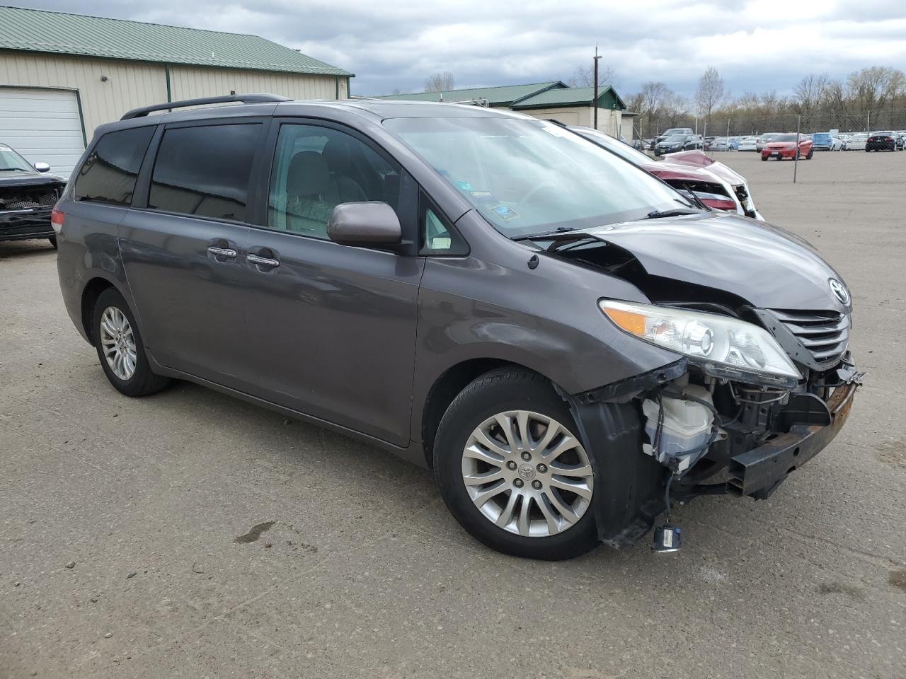 5TDYK3DC4CS234727 2012 Toyota Sienna Xle