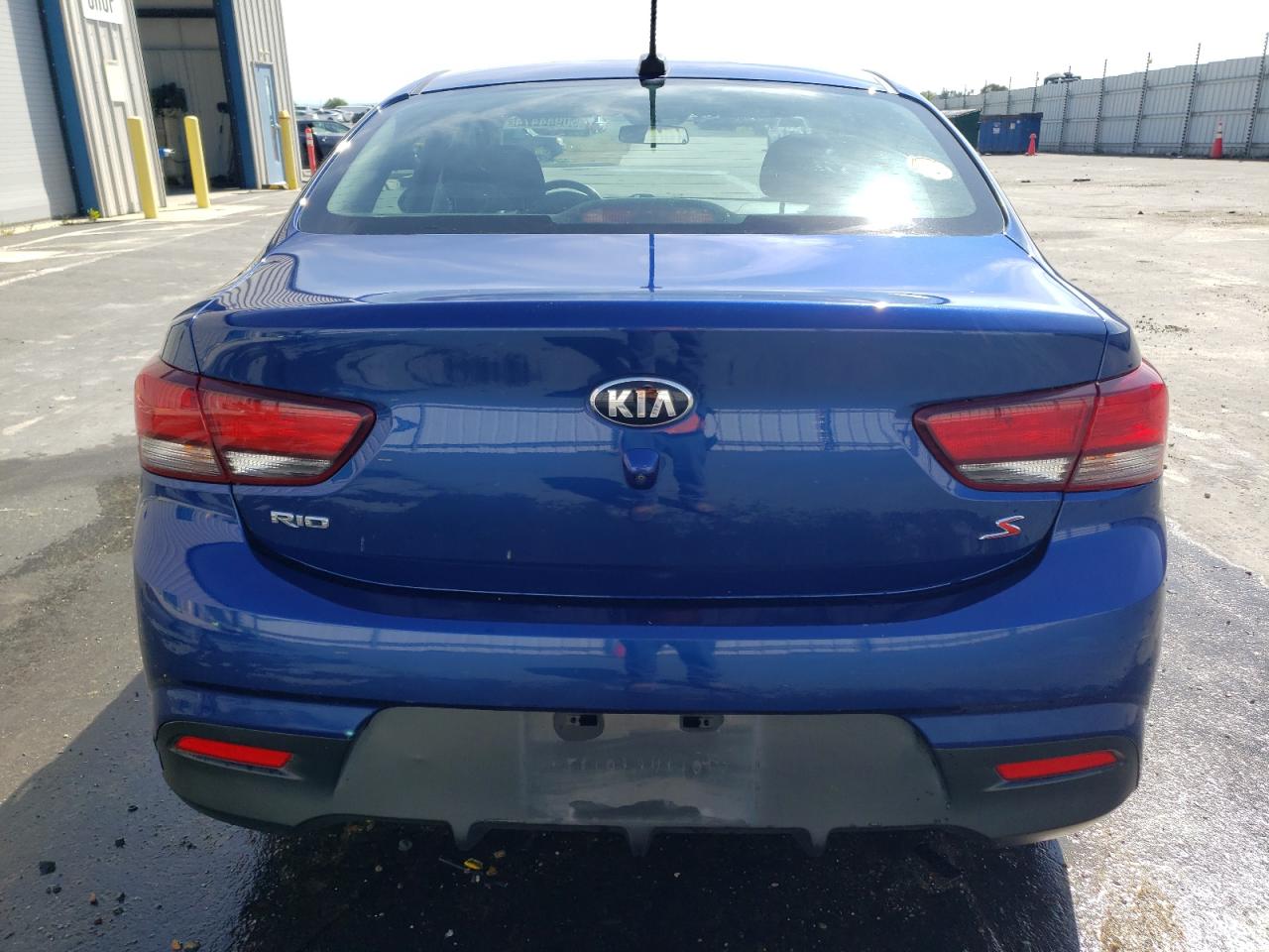 3KPA24AB7JE058427 2018 Kia Rio Lx