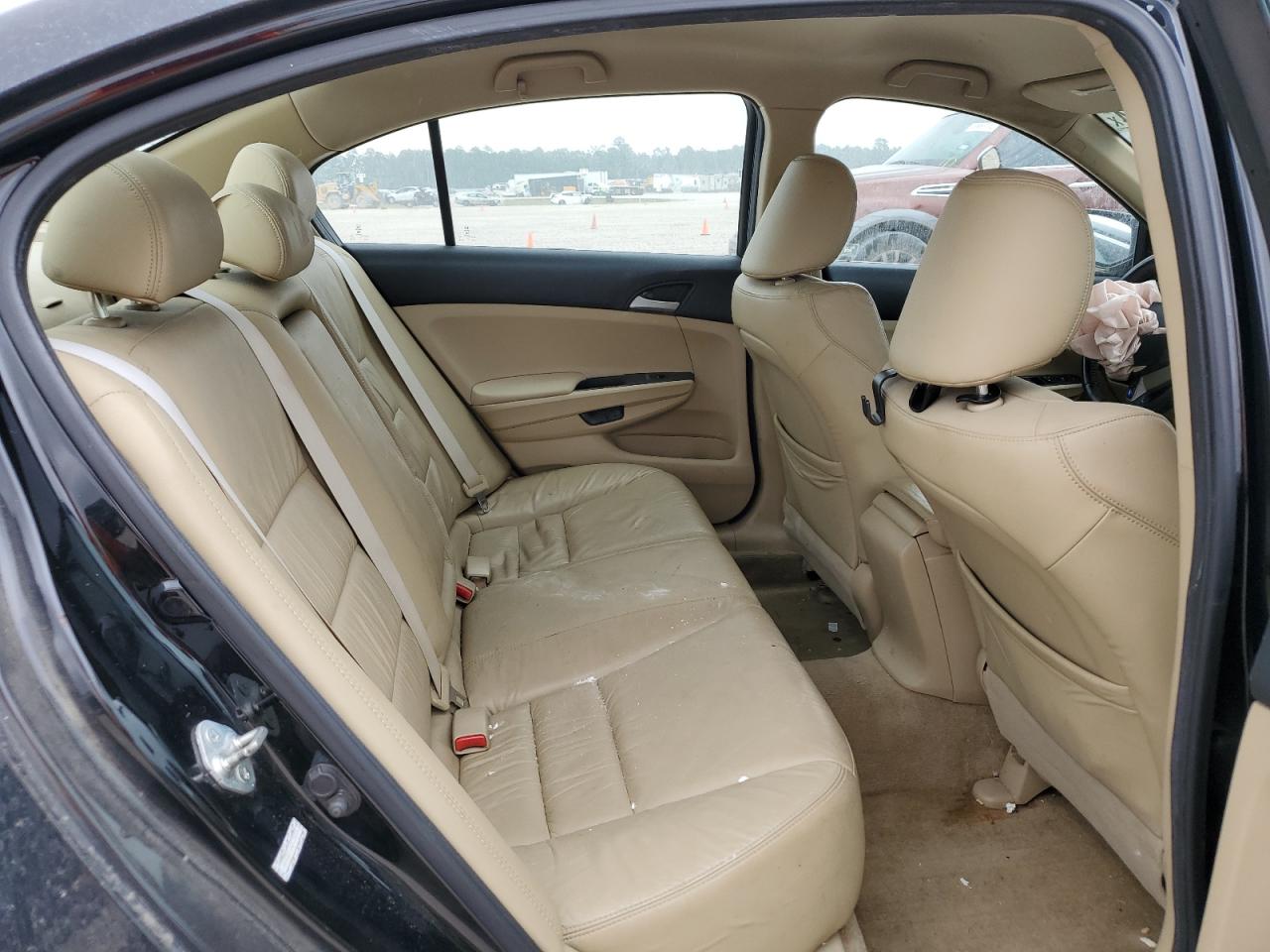 1HGCP2F64BA154774 2011 Honda Accord Se