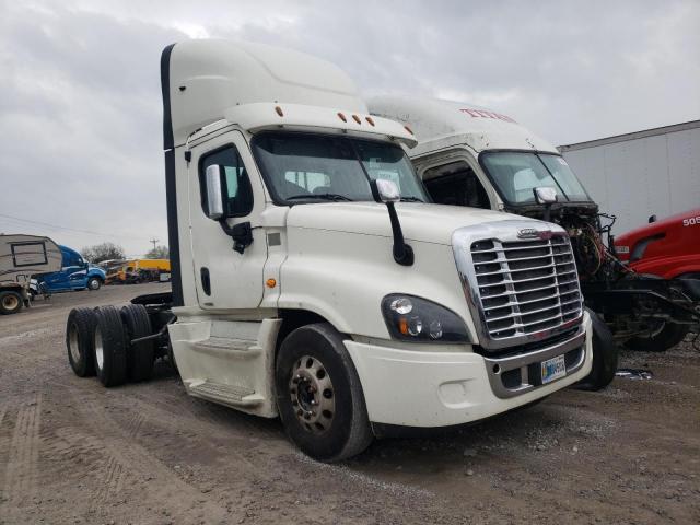 Lot #2490148934 2018 FREIGHTLINER CASCADIA 1 salvage car