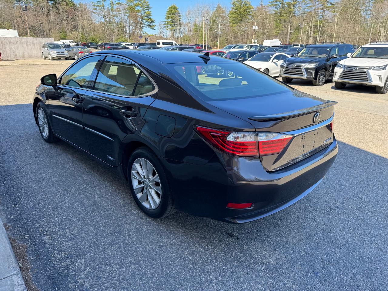 Lot #2501010617 2013 LEXUS ES 300H