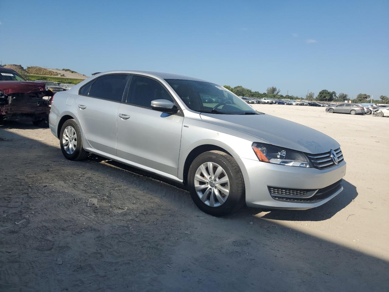 2015 Volkswagen Passat S vin: 1VWAT7A31FC021411