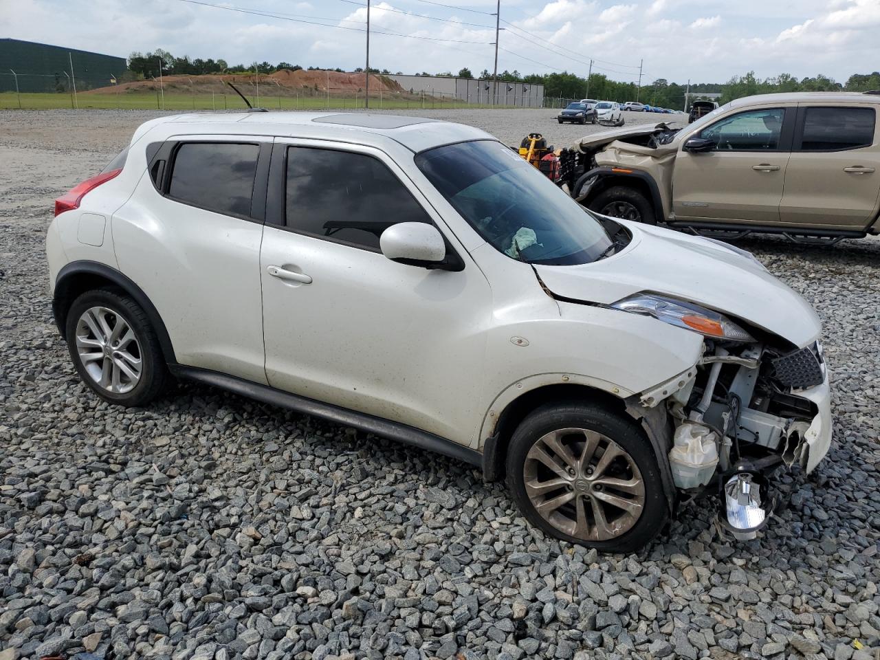 2014 Nissan Juke S vin: JN8AF5MR8ET452216