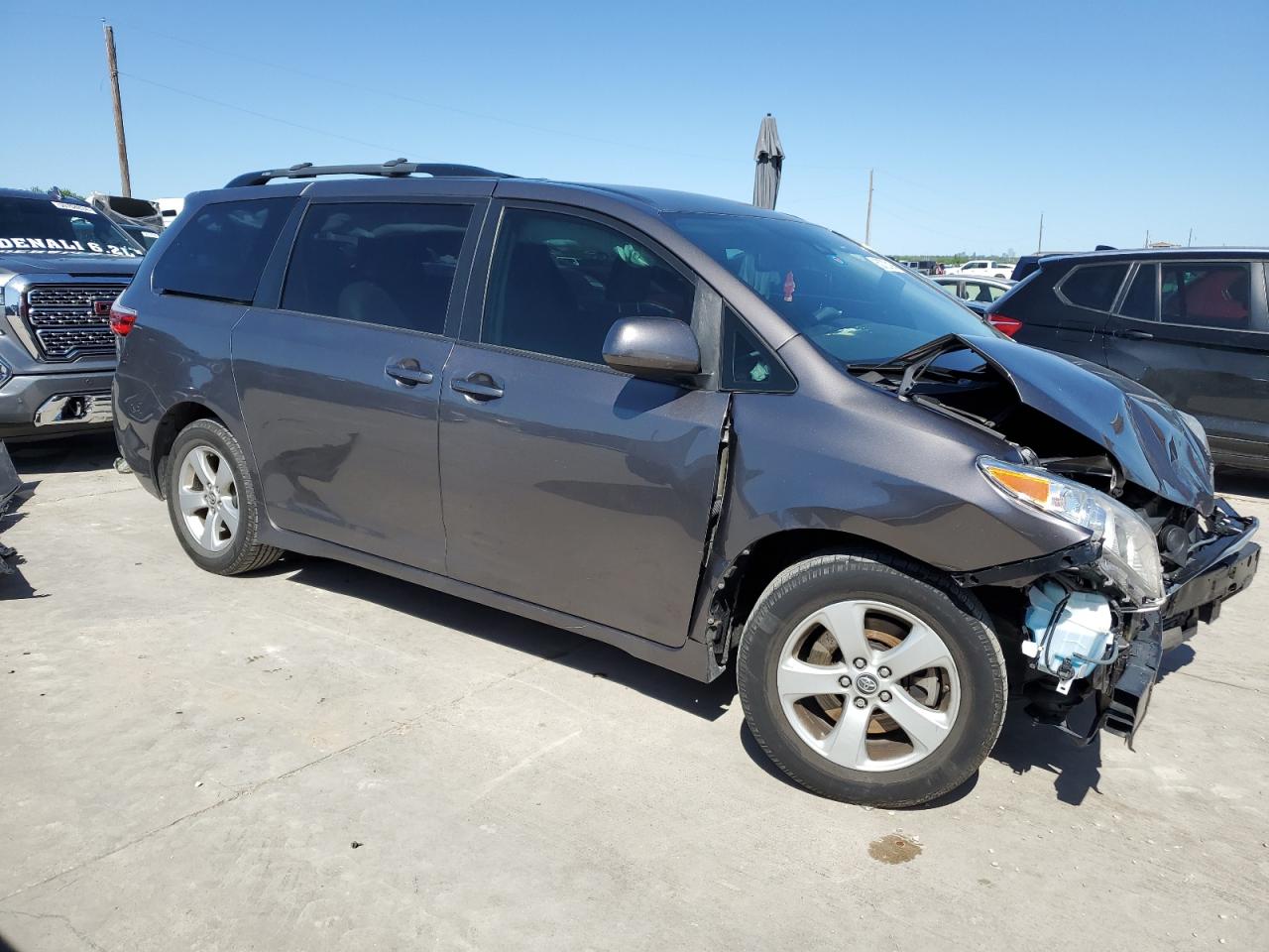 2018 Toyota Sienna Le vin: 5TDKZ3DC0JS935604