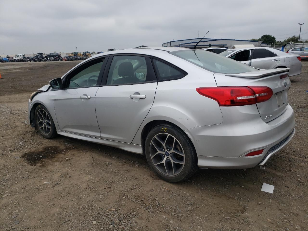 2016 Ford Focus Se vin: 1FADP3F29GL384124